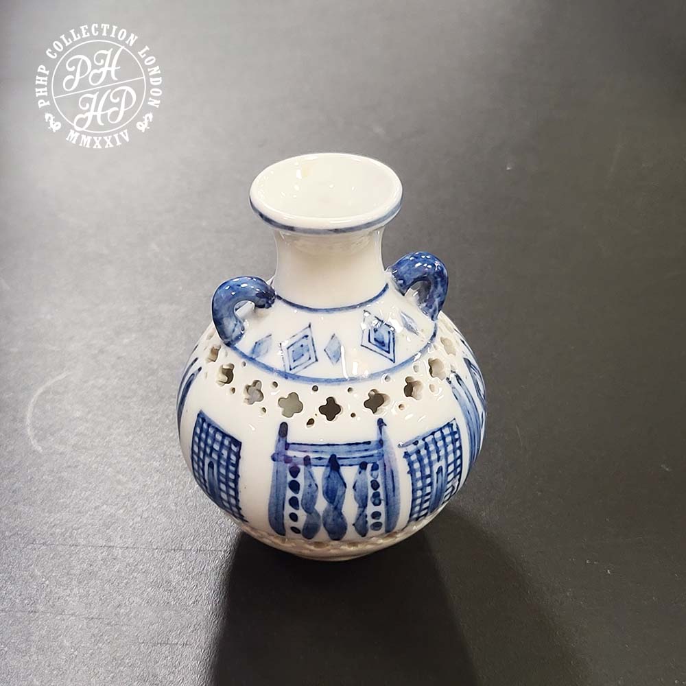 KANGXI PERIOD BLUE & WHITE